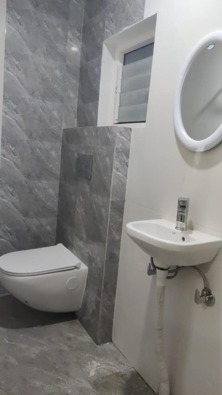 Royal Inn Гувахати Экстерьер фото